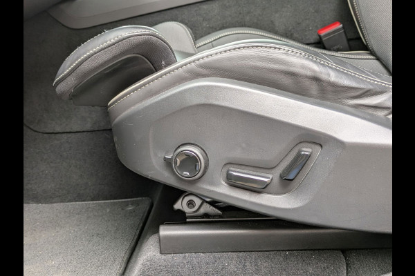 Volvo XC60 2.0 T6 Plug-in hybrid AWD R-Design|Panodak|Memory|Sportstoelen|Keyless-Entry|Facelift 12-2021|