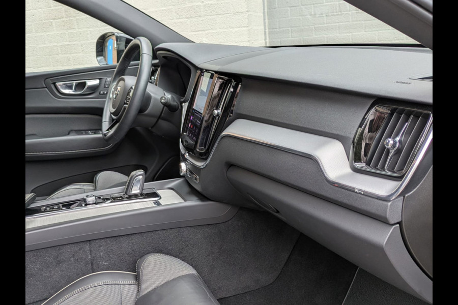 Volvo XC60 2.0 T6 Plug-in hybrid AWD R-Design|Panodak|Memory|Sportstoelen|Keyless-Entry|Facelift 12-2021|