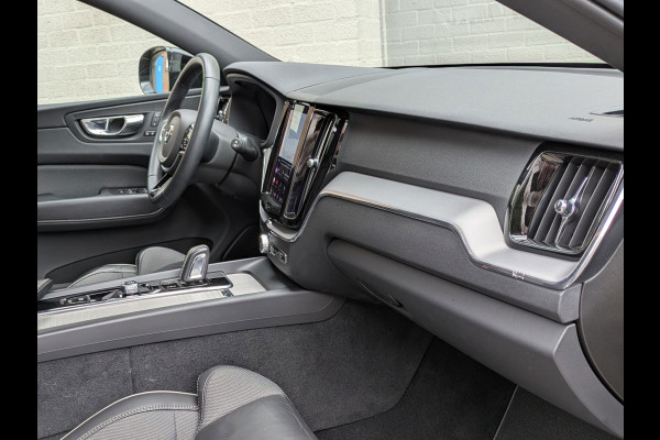 Volvo XC60 2.0 T6 Plug-in hybrid AWD R-Design|Panodak|Memory|Sportstoelen|Keyless-Entry|Facelift 12-2021|