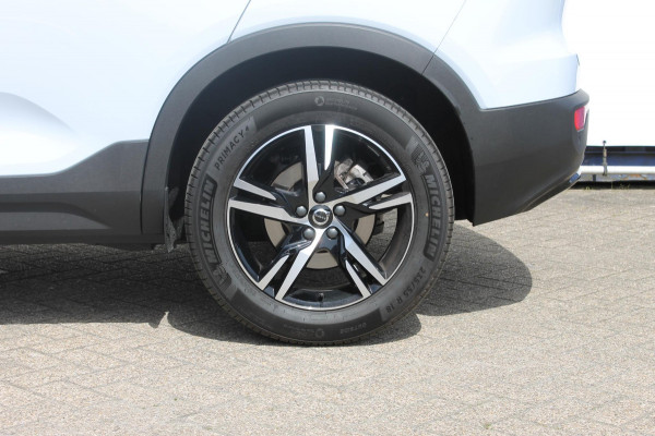 Volvo XC40 2.0 B4 Plus Dark