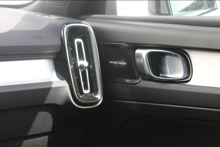Volvo XC40 2.0 B4 Plus Dark