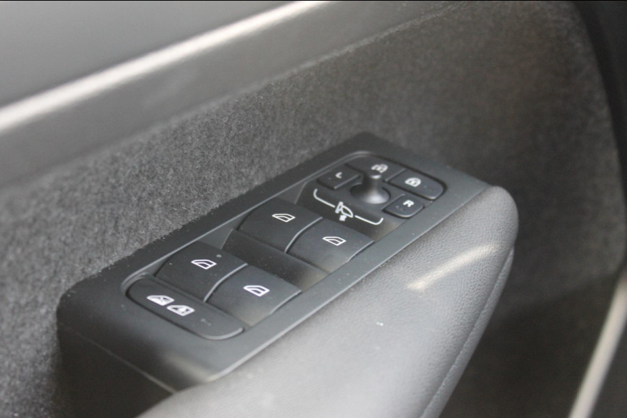 Volvo XC40 2.0 B4 Plus Dark