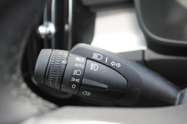 Volvo XC40 2.0 B4 Plus Dark