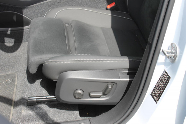Volvo XC40 2.0 B4 Plus Dark