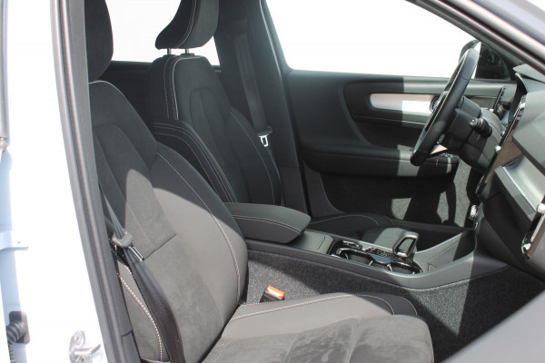 Volvo XC40 2.0 B4 Plus Dark