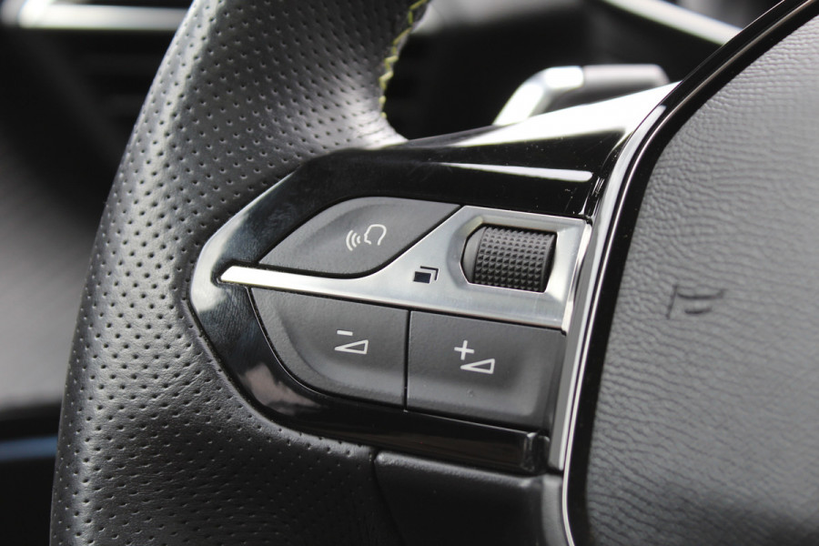 Peugeot 2008 1.2 PureTech 130PK GT-Line Automaat | 3D Cockpit | Leder | Panoramadak | Massage