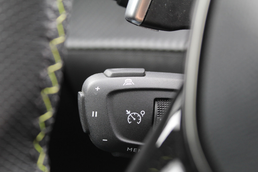 Peugeot 2008 1.2 PureTech 130PK GT-Line Automaat | 3D Cockpit | Leder | Panoramadak | Massage
