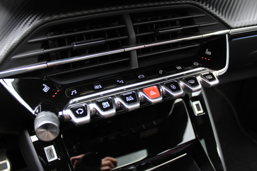 Peugeot 2008 1.2 PureTech 130PK GT-Line Automaat | 3D Cockpit | Leder | Panoramadak | Massage