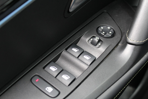 Peugeot 2008 1.2 PureTech 130PK GT-Line Automaat | 3D Cockpit | Leder | Panoramadak | Massage