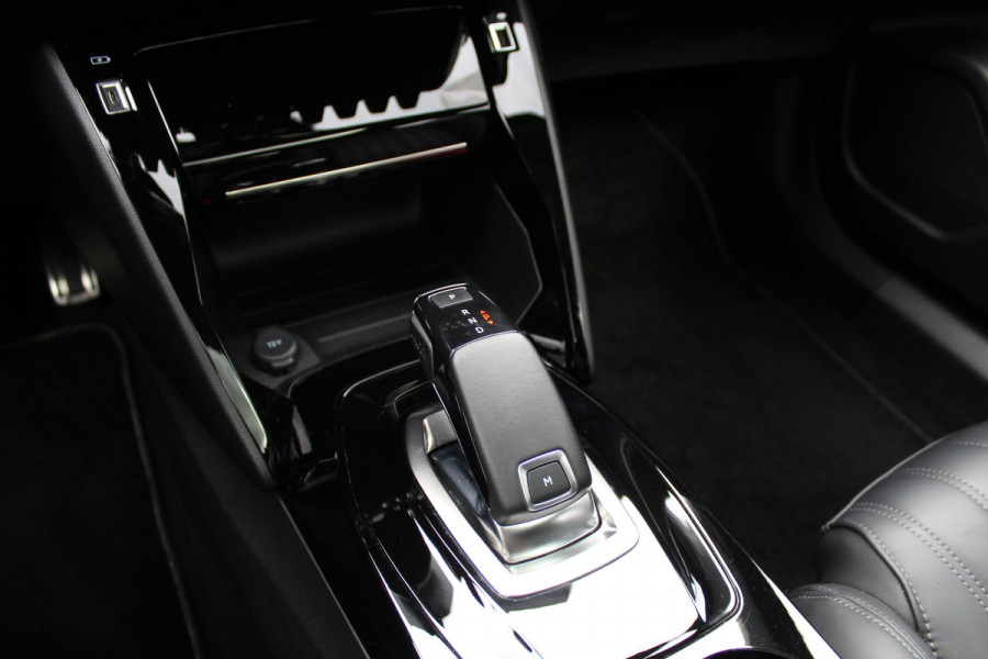 Peugeot 2008 1.2 PureTech 130PK GT-Line Automaat | 3D Cockpit | Leder | Panoramadak | Massage