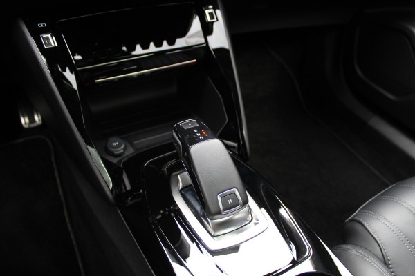 Peugeot 2008 1.2 PureTech 130PK GT-Line Automaat | 3D Cockpit | Leder | Panoramadak | Massage