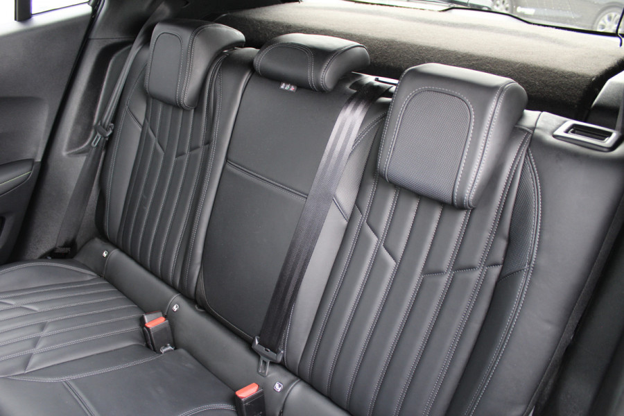 Peugeot 2008 1.2 PureTech 130PK GT-Line Automaat | 3D Cockpit | Leder | Panoramadak | Massage