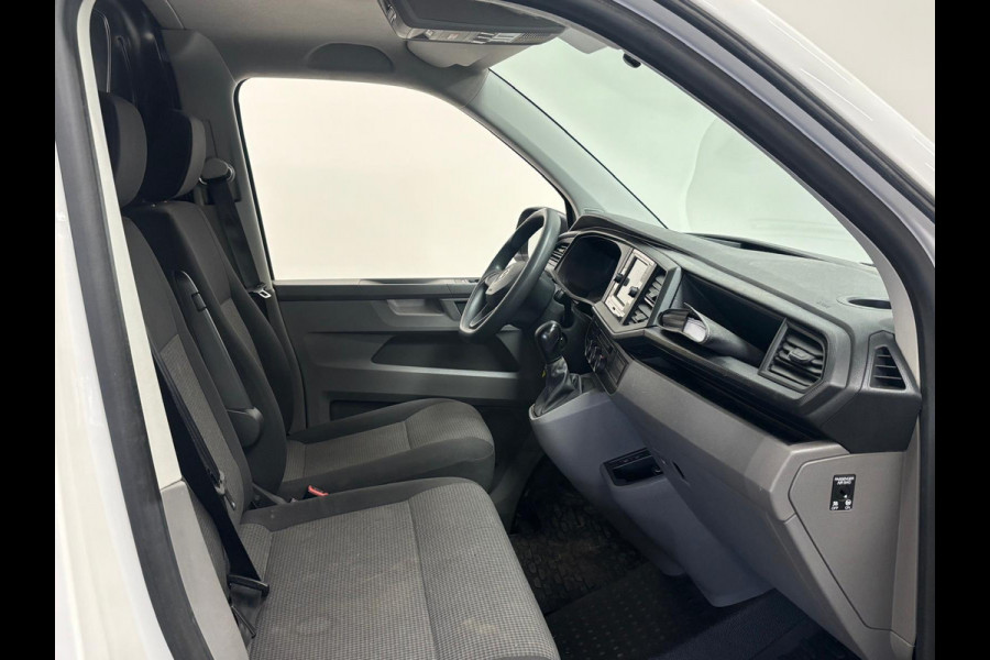 Volkswagen Transporter 2.0 TDI L1H1 30 Comfortline Airco Cruise Control Trekhaak Apple Carplay Parkeersensoren