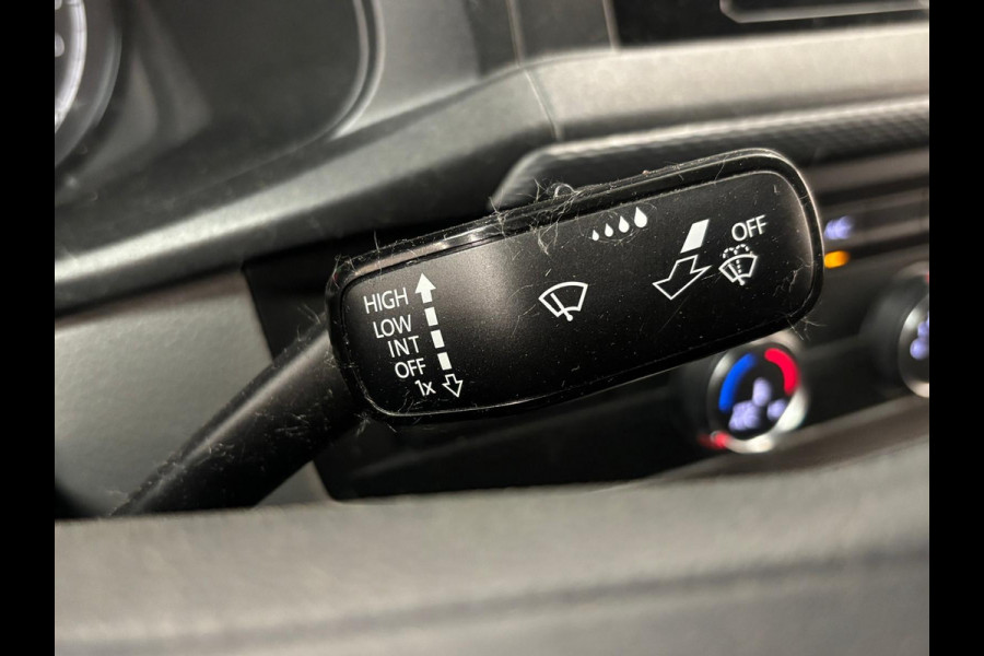 Volkswagen Transporter 2.0 TDI L1H1 30 Comfortline Airco Cruise Control Trekhaak Apple Carplay Parkeersensoren