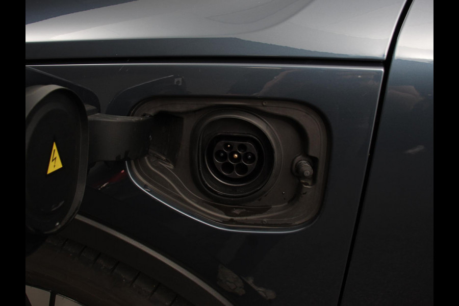 Volvo XC40 1.5 T4 Recharge Inscription Navigatie Apple Carplay/ Android Auto Camera Parkeersensoren achter Adaptive Cruise Control Full Led Virtual Cockpit Climate Control Lichtmetalen velgen