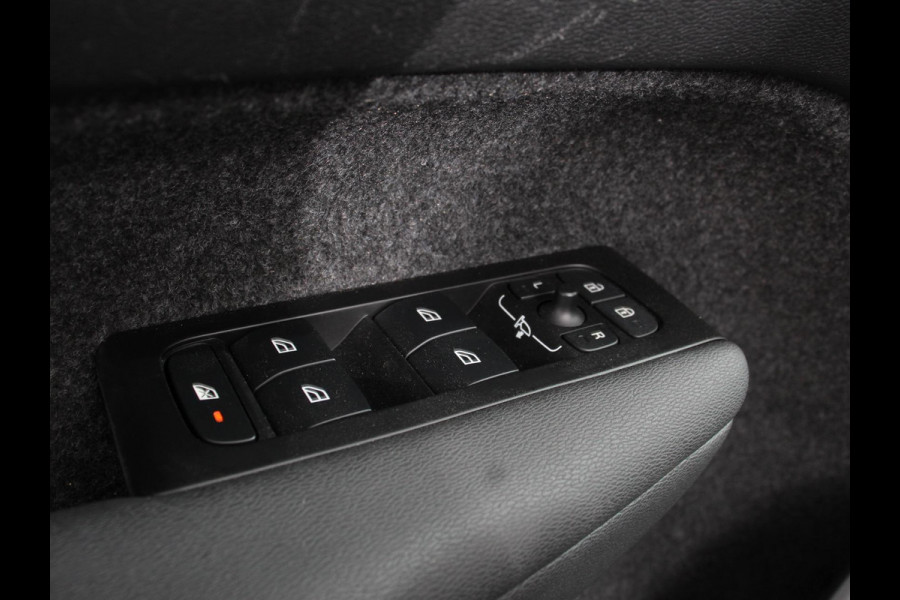 Volvo XC40 1.5 T4 Recharge Inscription Navigatie Apple Carplay/ Android Auto Camera Parkeersensoren achter Adaptive Cruise Control Full Led Virtual Cockpit Climate Control Lichtmetalen velgen