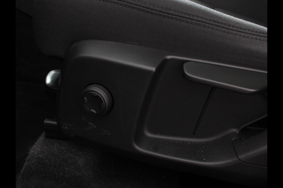 Volvo XC40 1.5 T4 Recharge Inscription Navigatie Apple Carplay/ Android Auto Camera Parkeersensoren achter Adaptive Cruise Control Full Led Virtual Cockpit Climate Control Lichtmetalen velgen