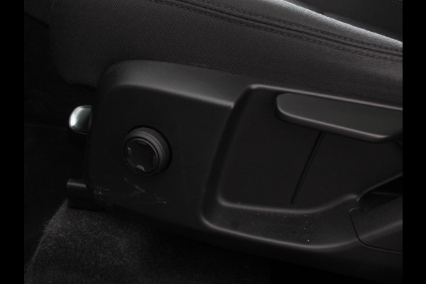 Volvo XC40 1.5 T4 Recharge Inscription Navigatie Apple Carplay/ Android Auto Camera Parkeersensoren achter Adaptive Cruise Control Full Led Virtual Cockpit Climate Control Lichtmetalen velgen