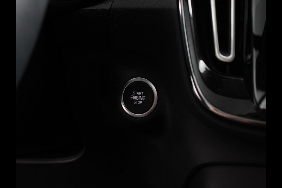 Volvo XC40 1.5 T4 Recharge Inscription Navigatie Apple Carplay/ Android Auto Camera Parkeersensoren achter Adaptive Cruise Control Full Led Virtual Cockpit Climate Control Lichtmetalen velgen