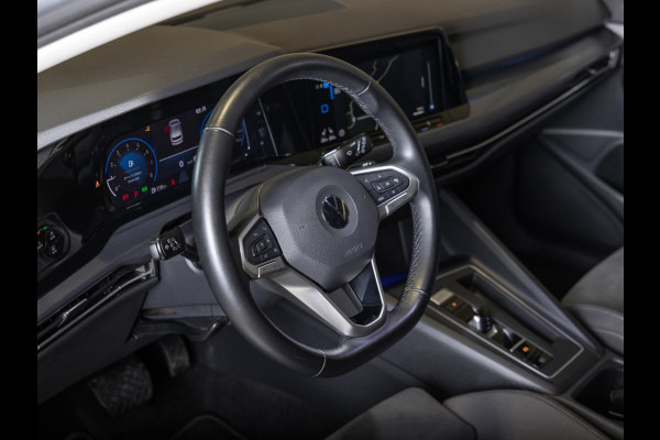 Volkswagen Golf 1.5 eTSI Style 150pk / Elektrisch verstelbare voorstoel(en) met geheugen / Apple carplay / Dodehoek detectie / Adaptieve cruise control / Stoelverwarming