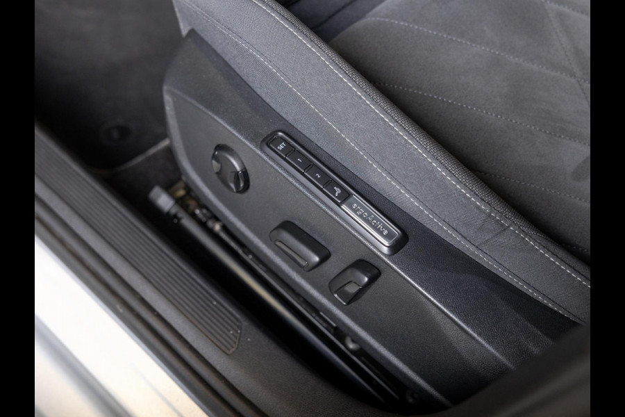 Volkswagen Golf 1.5 eTSI Style 150pk / Elektrisch verstelbare voorstoel(en) met geheugen / Apple carplay / Dodehoek detectie / Adaptieve cruise control / Stoelverwarming