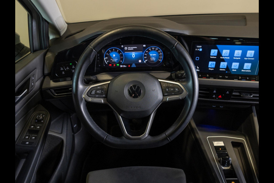 Volkswagen Golf 1.5 eTSI Style 150pk / Elektrisch verstelbare voorstoel(en) met geheugen / Apple carplay / Dodehoek detectie / Adaptieve cruise control / Stoelverwarming