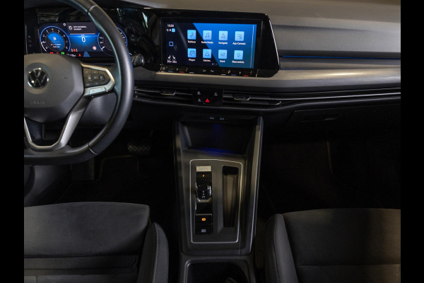 Volkswagen Golf 1.5 eTSI Style 150pk / Elektrisch verstelbare voorstoel(en) met geheugen / Apple carplay / Dodehoek detectie / Adaptieve cruise control / Stoelverwarming