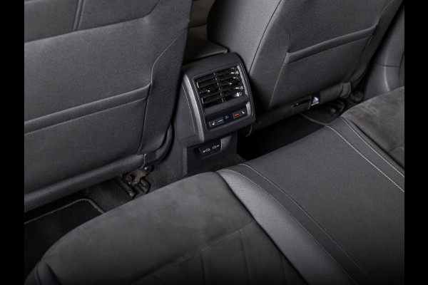 Volkswagen Golf 1.5 eTSI Style 150pk / Elektrisch verstelbare voorstoel(en) met geheugen / Apple carplay / Dodehoek detectie / Adaptieve cruise control / Stoelverwarming