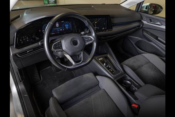 Volkswagen Golf 1.5 eTSI Style 150pk / Elektrisch verstelbare voorstoel(en) met geheugen / Apple carplay / Dodehoek detectie / Adaptieve cruise control / Stoelverwarming
