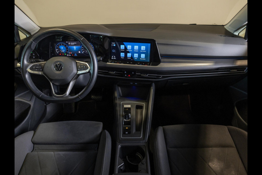 Volkswagen Golf 1.5 eTSI Style 150pk / Elektrisch verstelbare voorstoel(en) met geheugen / Apple carplay / Dodehoek detectie / Adaptieve cruise control / Stoelverwarming