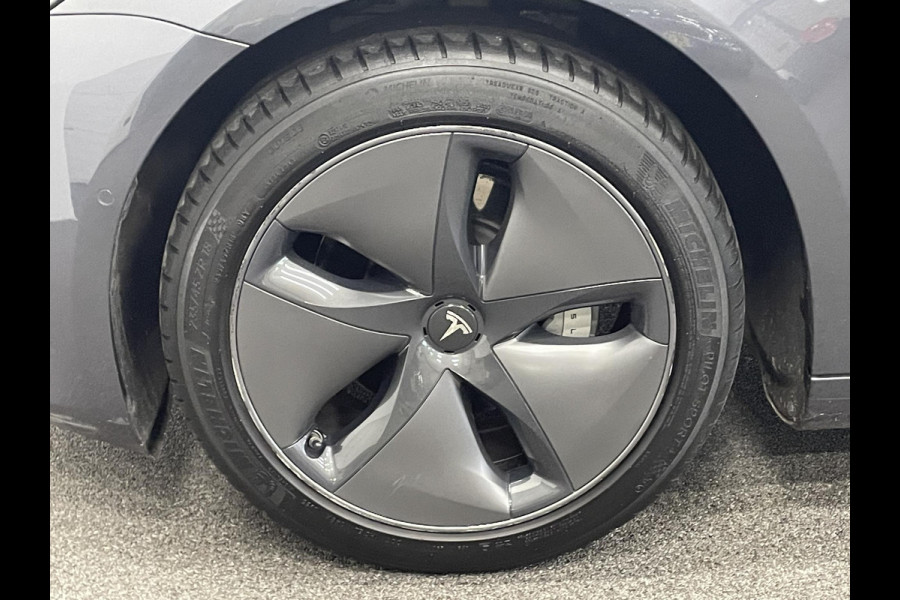 Tesla Model 3 Standard RWD Plus 60 kWh SOH 93% Airco ECC Navigatie Parkeersensoren Camera Adaptive Cruise Leder Panoramadak
