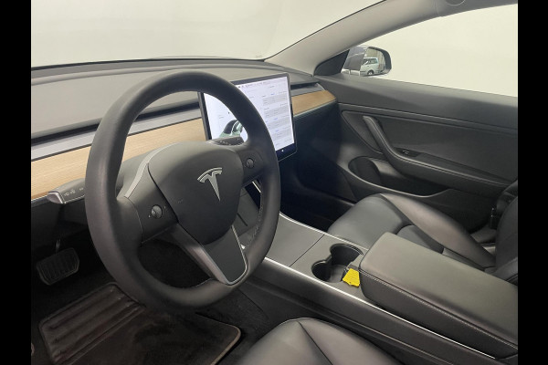 Tesla Model 3 Standard RWD Plus 60 kWh SOH 93% Airco ECC Navigatie Parkeersensoren Camera Adaptive Cruise Leder Panoramadak