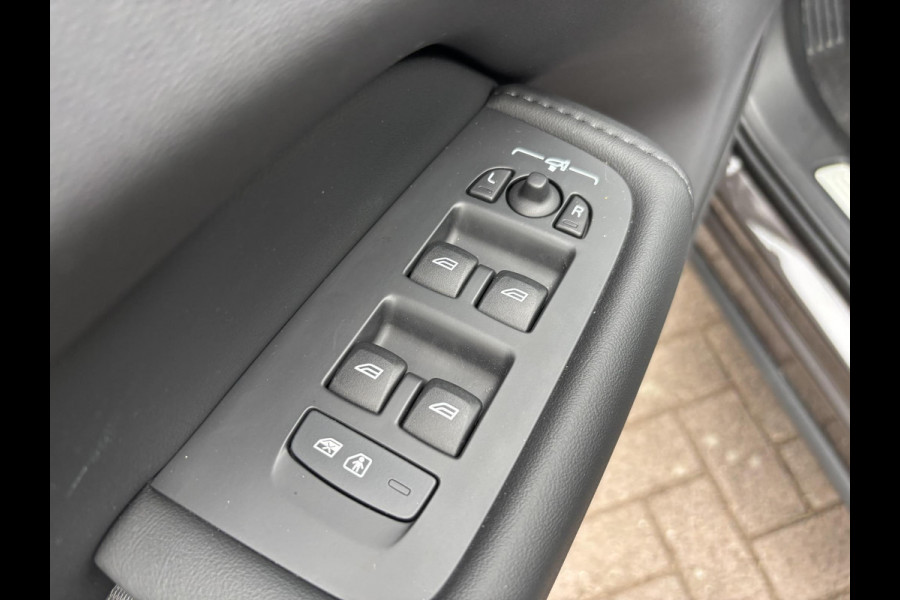 Volvo XC60 2.0 T6 Plug-in hybrid AWD Inscription 350pk | Vol Leer | Panoramadak | Elektr. Stoelen