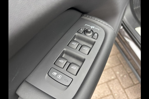 Volvo XC60 2.0 T6 Plug-in hybrid AWD Inscription 350pk | Vol Leer | Panoramadak | Elektr. Stoelen