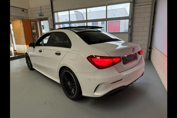 Mercedes-Benz A-Klasse 180 AMG Black Line Automaat, Panoramadak, Navi, Camera