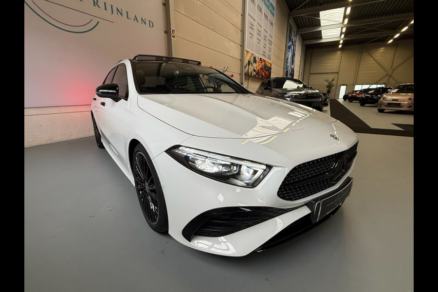 Mercedes-Benz A-Klasse 180 AMG Black Line Automaat, Panoramadak, Navi, Camera