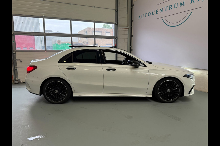 Mercedes-Benz A-Klasse 180 AMG Black Line Automaat, Panoramadak, Navi, Camera