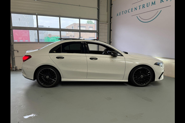 Mercedes-Benz A-Klasse 180 AMG Black Line Automaat, Panoramadak, Navi, Camera
