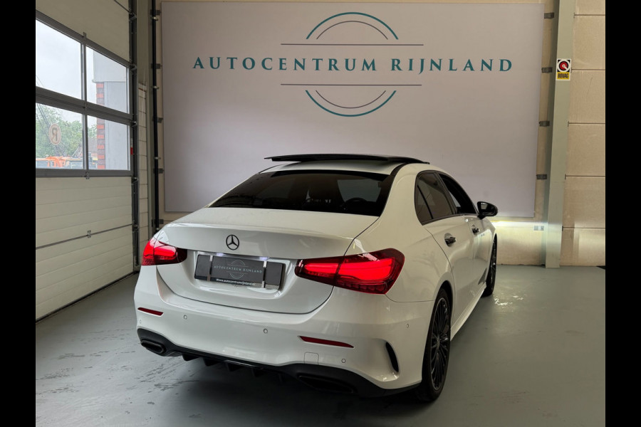Mercedes-Benz A-Klasse 180 AMG Black Line Automaat, Panoramadak, Navi, Camera