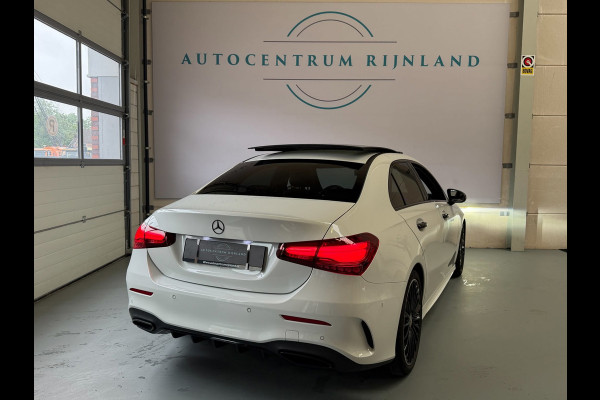 Mercedes-Benz A-Klasse 180 AMG Black Line Automaat, Panoramadak, Navi, Camera