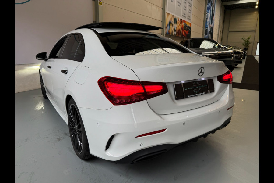 Mercedes-Benz A-Klasse 180 AMG Black Line Automaat, Panoramadak, Navi, Camera