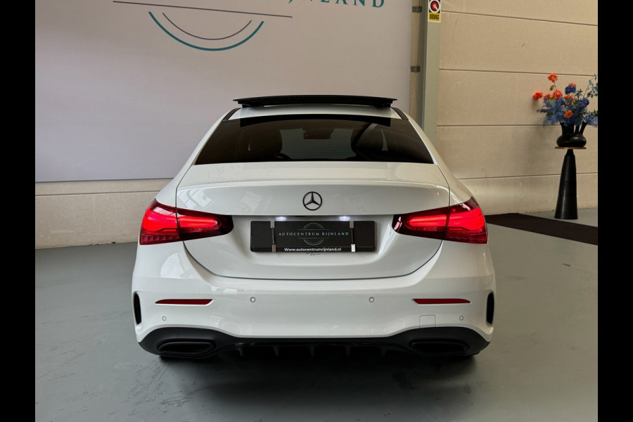 Mercedes-Benz A-Klasse 180 AMG Black Line Automaat, Panoramadak, Navi, Camera
