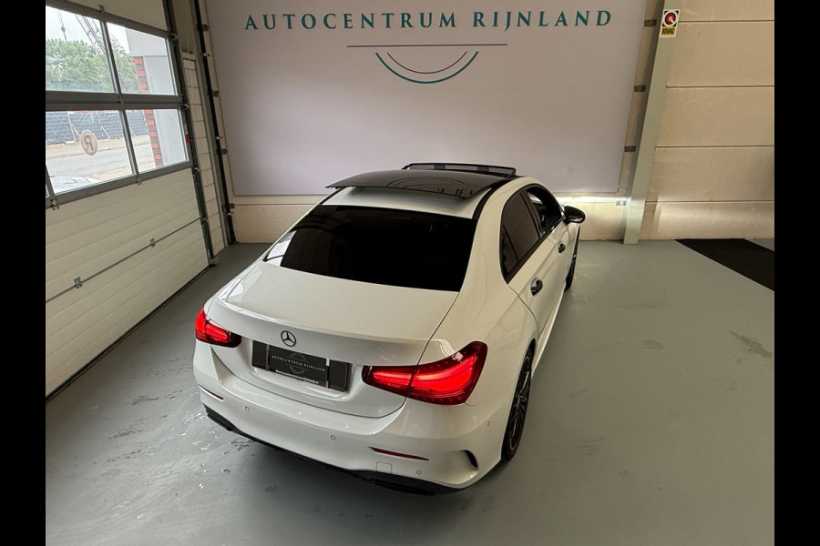Mercedes-Benz A-Klasse 180 AMG Black Line Automaat, Panoramadak, Navi, Camera