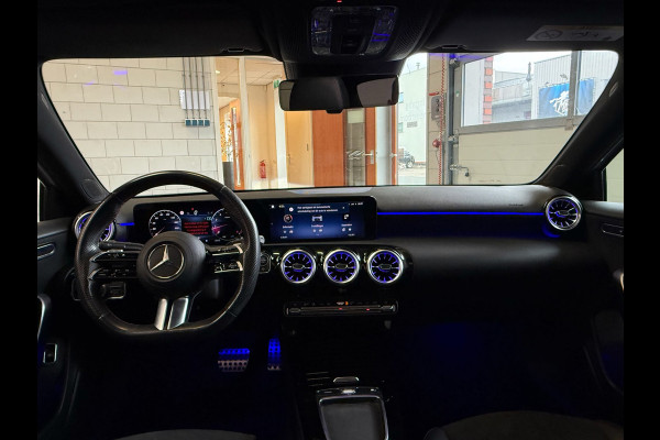 Mercedes-Benz A-Klasse 180 AMG Black Line Automaat, Panoramadak, Navi, Camera