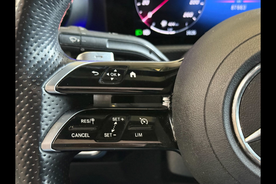 Mercedes-Benz A-Klasse 180 AMG Black Line Automaat, Panoramadak, Navi, Camera