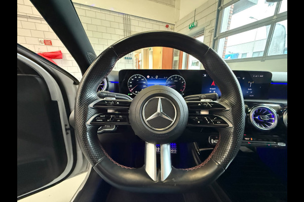 Mercedes-Benz A-Klasse 180 AMG Black Line Automaat, Panoramadak, Navi, Camera