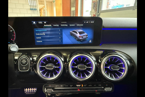 Mercedes-Benz A-Klasse 180 AMG Black Line Automaat, Panoramadak, Navi, Camera