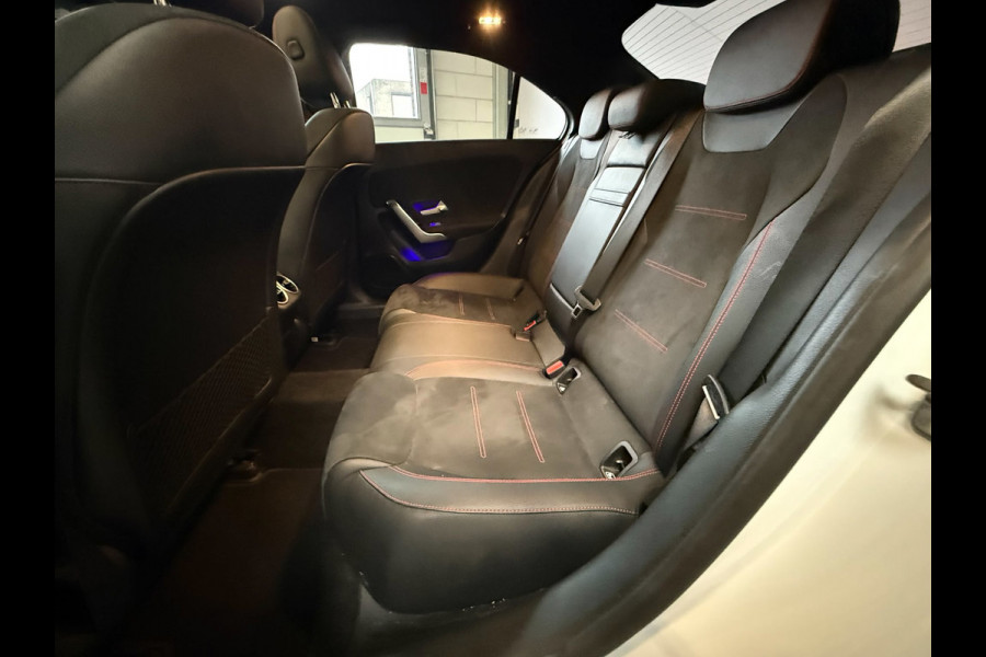 Mercedes-Benz A-Klasse 180 AMG Black Line Automaat, Panoramadak, Navi, Camera