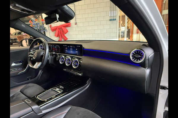 Mercedes-Benz A-Klasse 180 AMG Black Line Automaat, Panoramadak, Navi, Camera