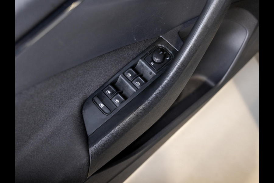 Škoda Kamiq 1.5 TSI ACT Business Edition 150pk / Achteruitrijcamera / Trekhaak / Apple carplay / Airco / Stoelverwarming /